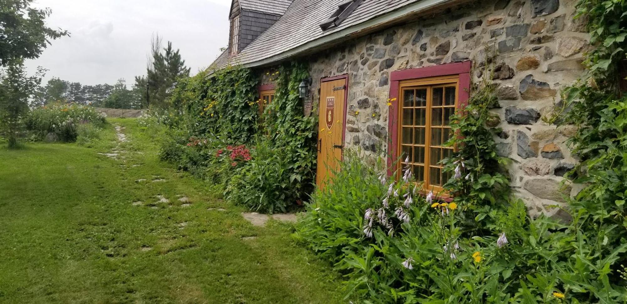 Auberge Le P'Tit Bonheur Saint-Laurent-de-l'ile d'Orleans Esterno foto