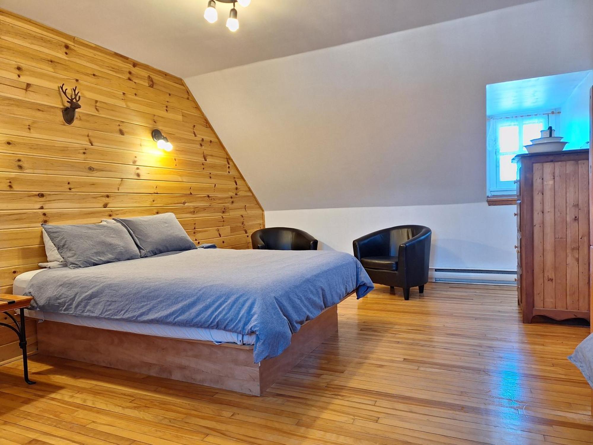 Auberge Le P'Tit Bonheur Saint-Laurent-de-l'ile d'Orleans Esterno foto