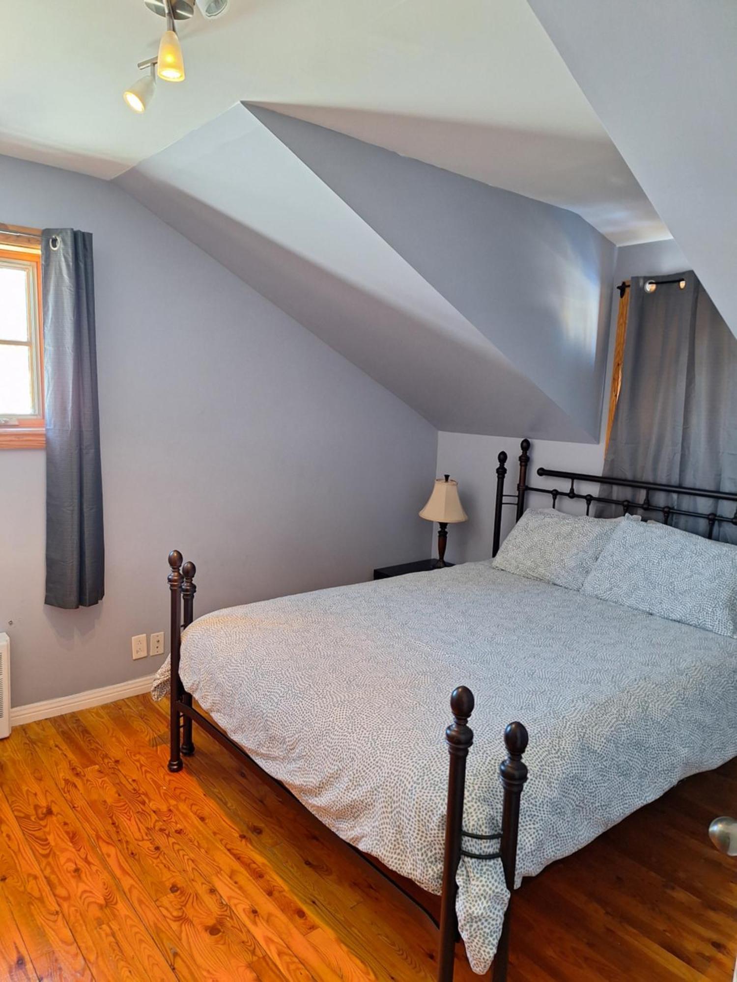 Auberge Le P'Tit Bonheur Saint-Laurent-de-l'ile d'Orleans Esterno foto